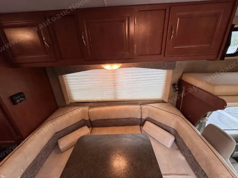 2015 Winnebago Minnie Winnie 22R photo 8