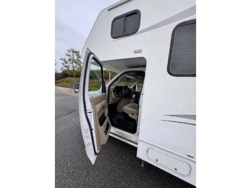 2015 Winnebago Minnie Winnie 22R photo 35