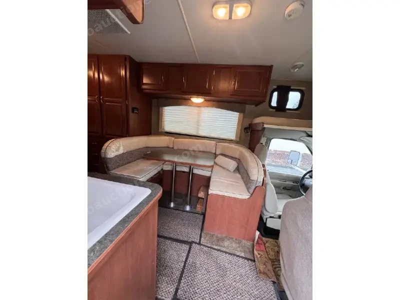 2015 Winnebago Minnie Winnie 22R photo 20