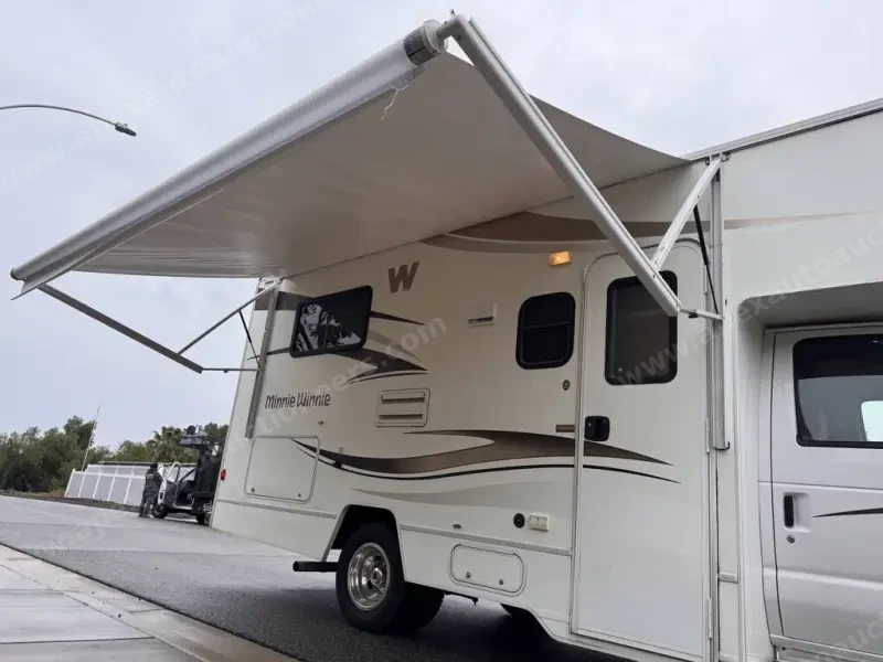 2015 Winnebago Minnie Winnie 22R photo 41