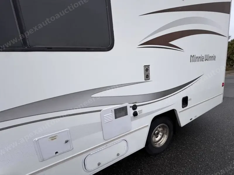 2015 Winnebago Minnie Winnie 22R photo 58