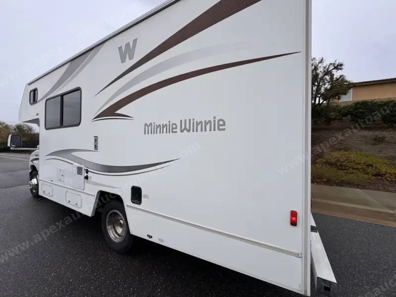 2015 Winnebago Minnie Winnie 22R photo 55