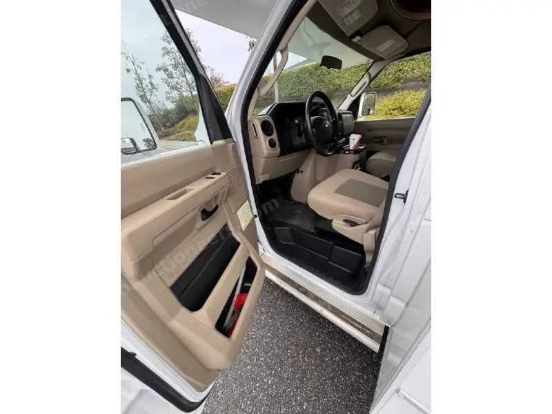 2015 Winnebago Minnie Winnie 22R photo 33