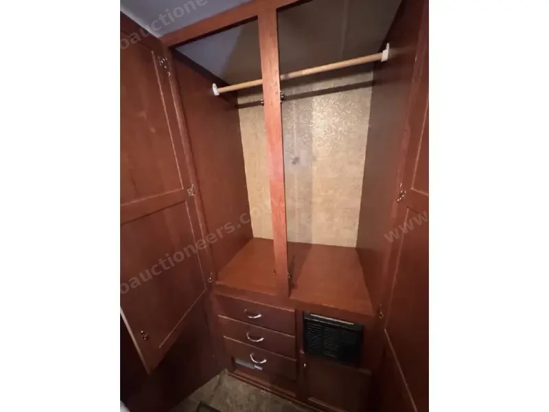 2015 Winnebago Minnie Winnie 22R photo 4
