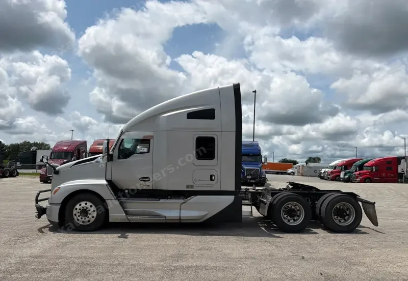 2022 Kenworth T680 photo 8