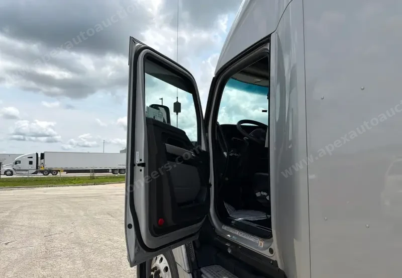 2022 Kenworth T680 photo 49
