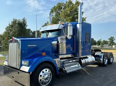 2022 Kenworth W900