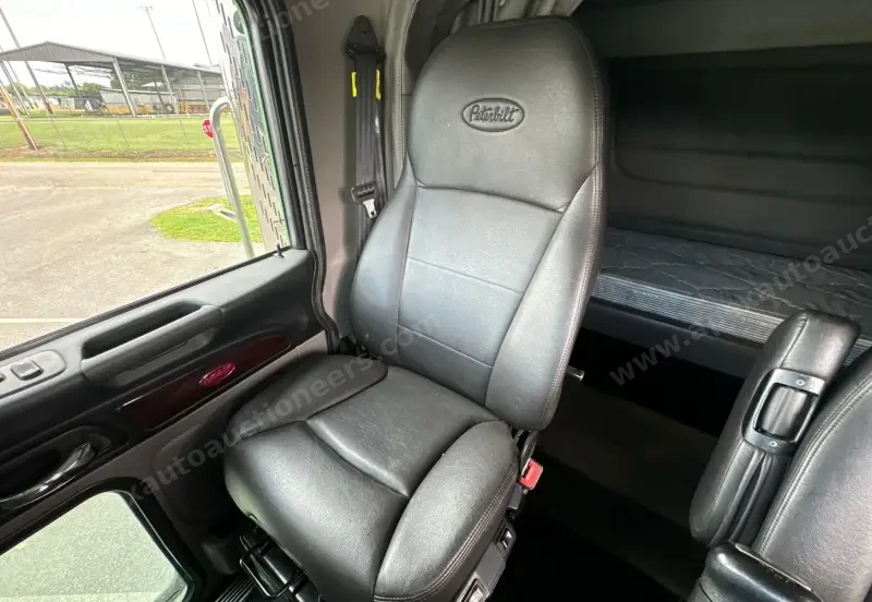 2021 Peterbilt 389 photo 51