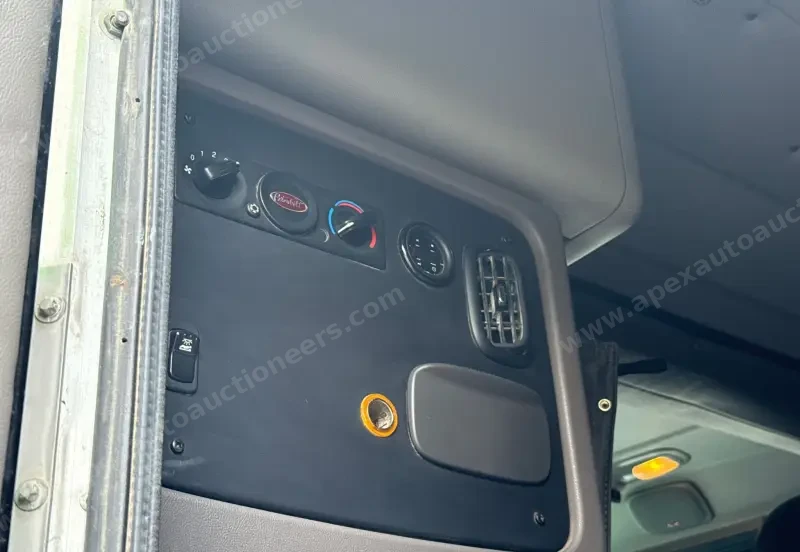 2021 Peterbilt 389 photo 43