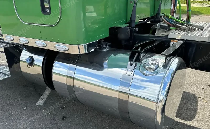 2021 Peterbilt 389 photo 21