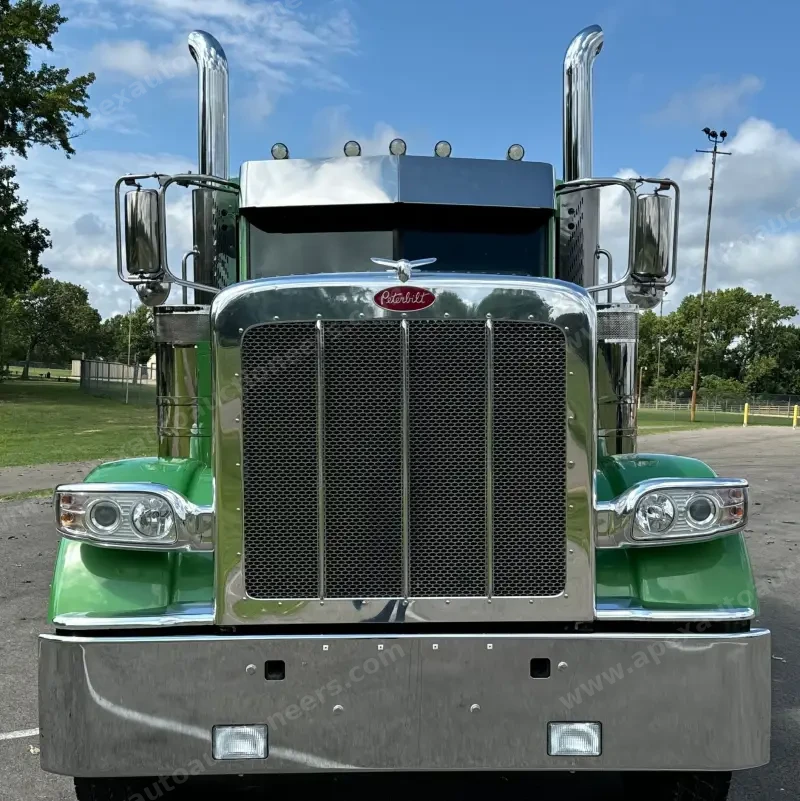 2021 Peterbilt 389 photo 2