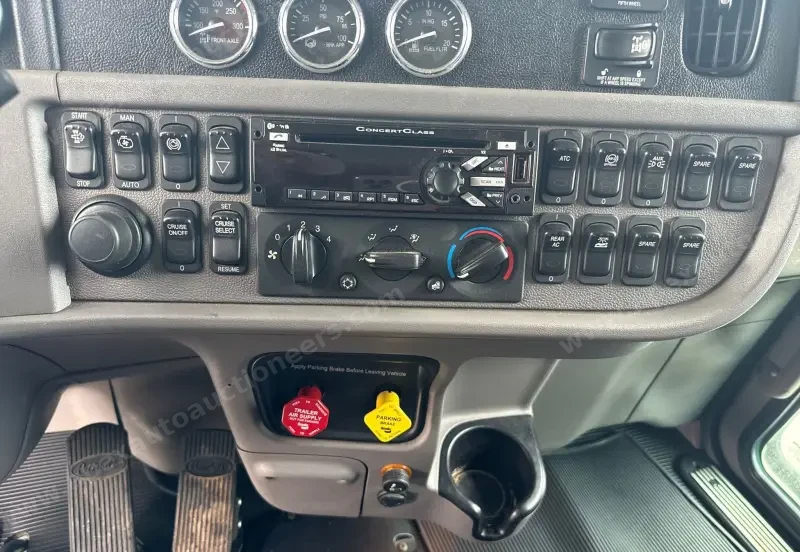 2021 Peterbilt 389 photo 39