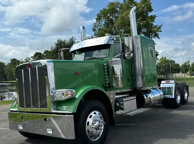 2021 Peterbilt 389 photo 1