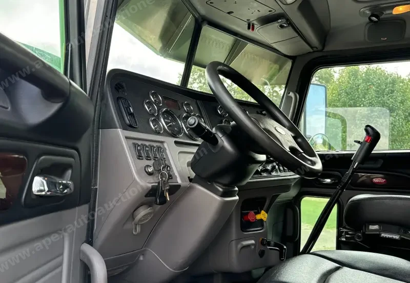 2021 Peterbilt 389 photo 33
