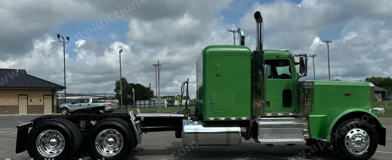 2021 Peterbilt 389 photo 4
