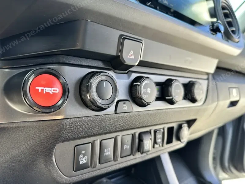 2021 Toyota Tacoma Double Cab TRD Off-Road photo 3