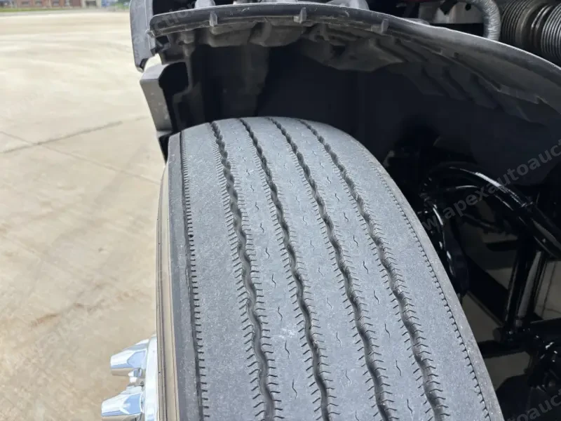2021  Freightliner  CASCADIA 126 photo 4