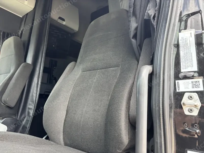 2021  Freightliner  CASCADIA 126 photo 14