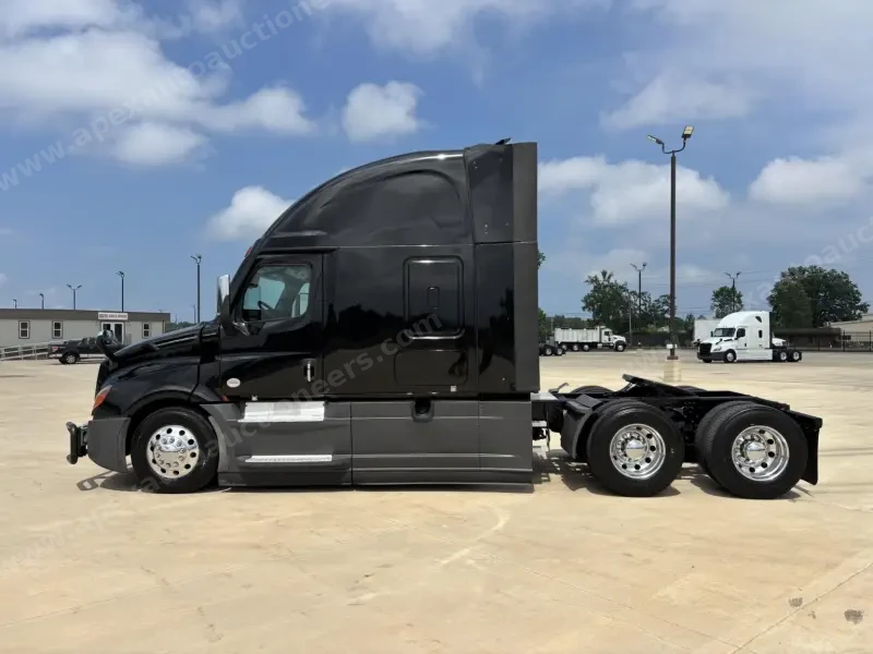 2021  Freightliner  CASCADIA 126 photo 25