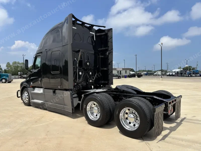 2021  Freightliner  CASCADIA 126 photo 24