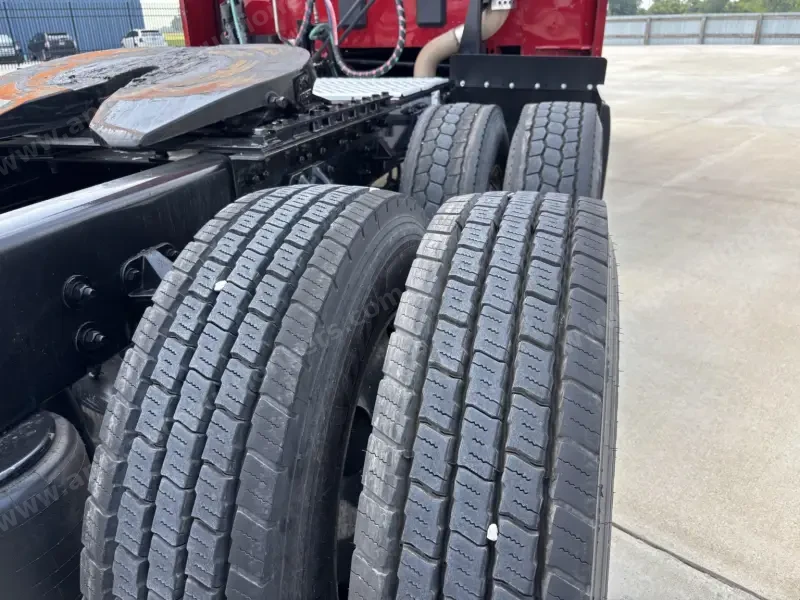 2022 Kenworth T680 Sleeper photo 2