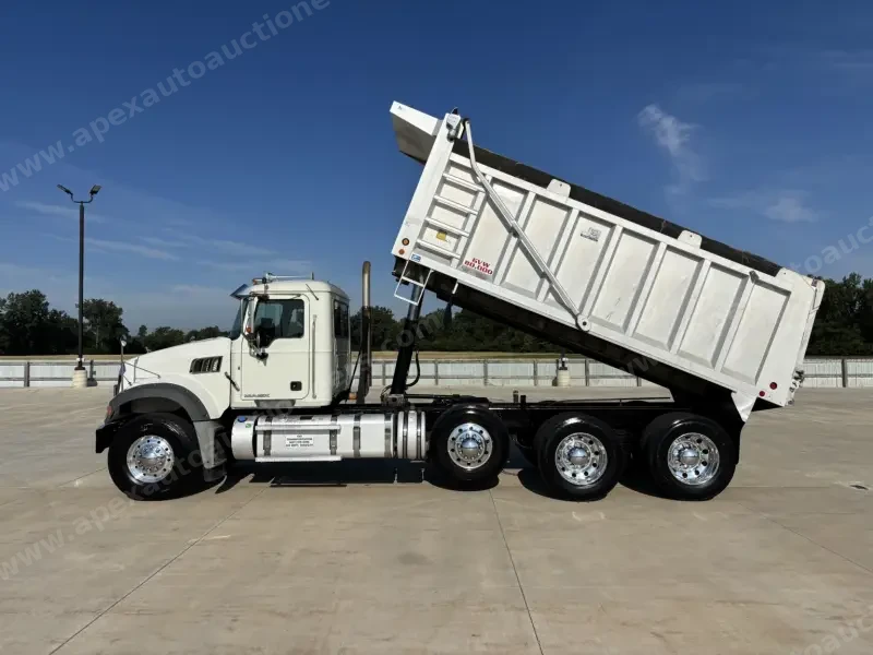 2013 Mack Granite GU713 Dump Truck photo 12