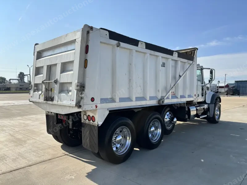 2013 Mack Granite GU713 Dump Truck photo 4