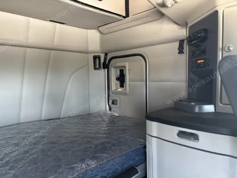 2022 Peterbilt 579 photo 19