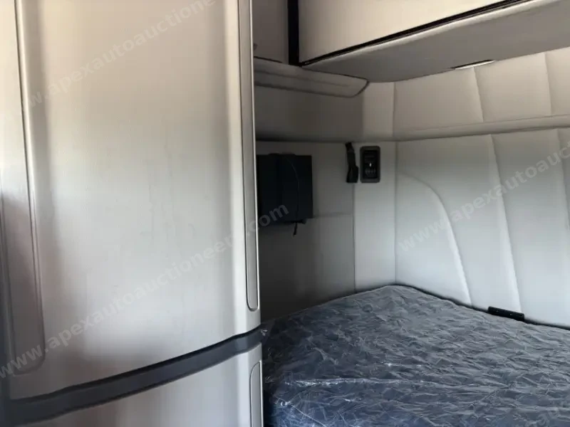 2022 Peterbilt 579 photo 18