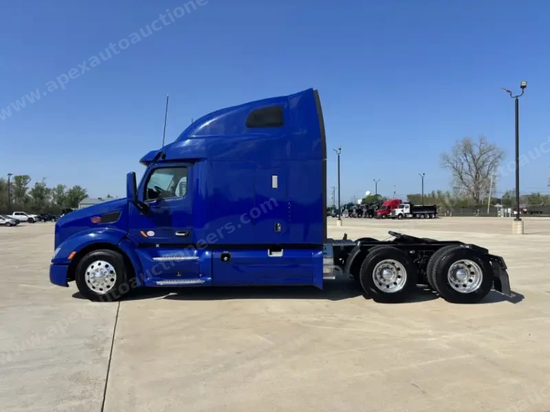 2022 Peterbilt 579 photo 2