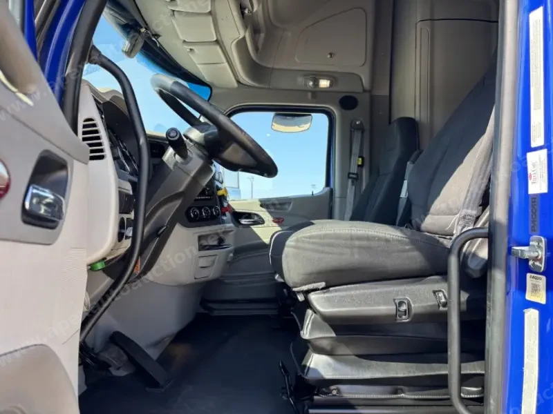 2022 Peterbilt 579 photo 12