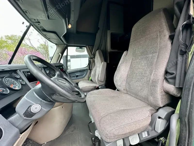 2018 Freightliner Cascadia 125 Evolution Sleeper photo 20