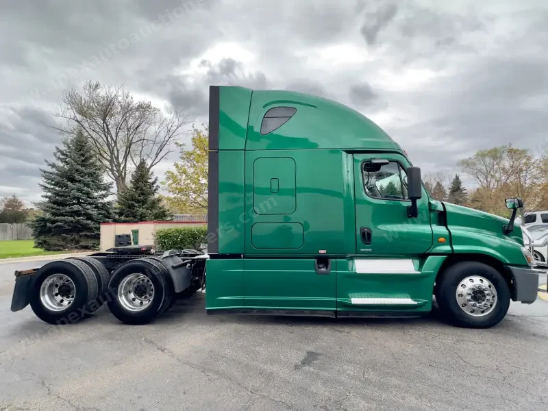 2018 Freightliner Cascadia 125 Evolution Sleeper photo 5