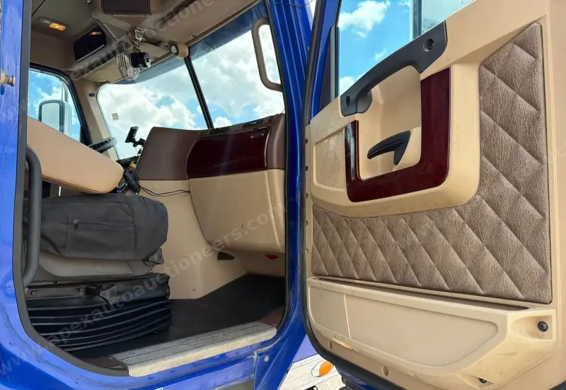 2020 Freightliner Coronado glider kit photo 48
