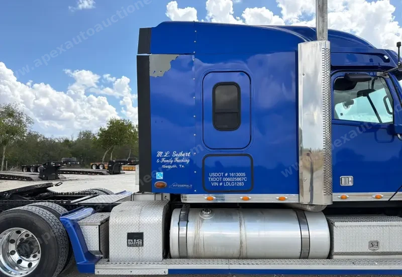 2020 Freightliner Coronado glider kit photo 16