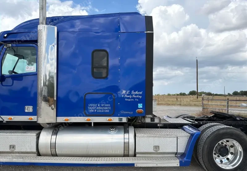 2020 Freightliner Coronado glider kit photo 9