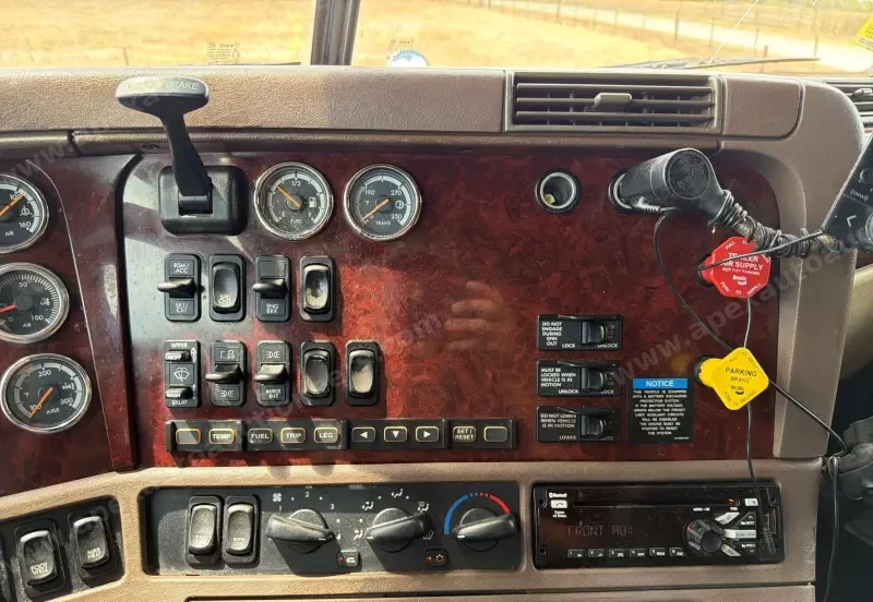 2020 Freightliner Coronado glider kit photo 43