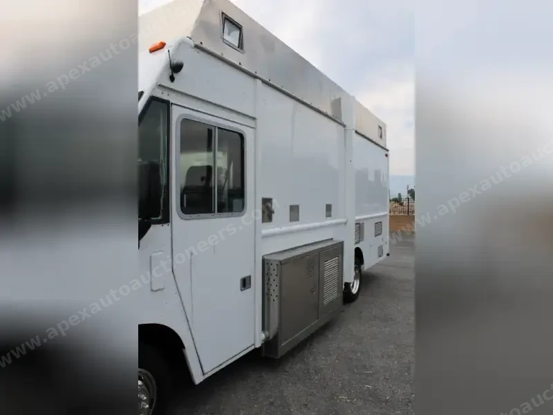 2013 Ford Catering Truck - Food Truck - E-550 Utilimaster 18 Ft Catering Step Van Food Truck For Sale photo 42