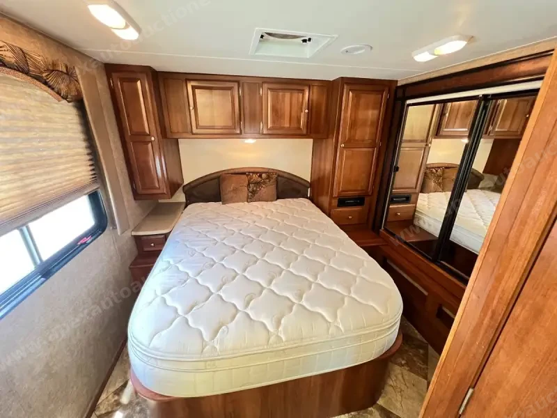 2014 Coachmen Leprechaun 319DS photo 5