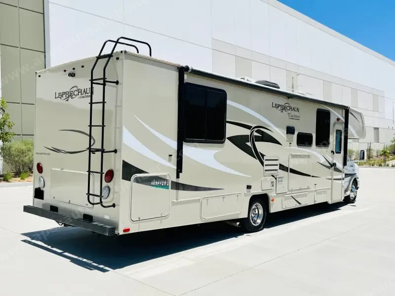 2014 Coachmen Leprechaun 319DS photo 19