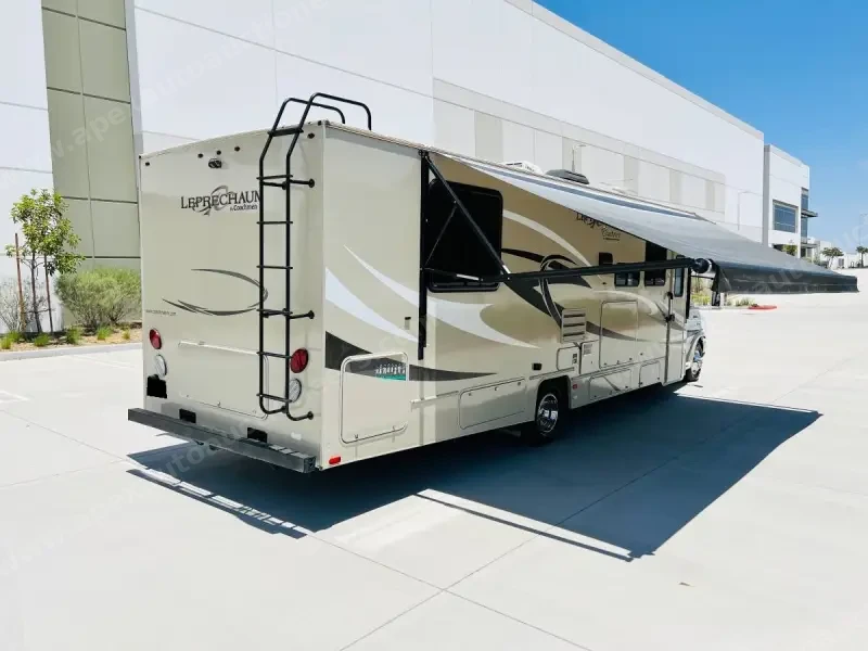 2014 Coachmen Leprechaun 319DS photo 9