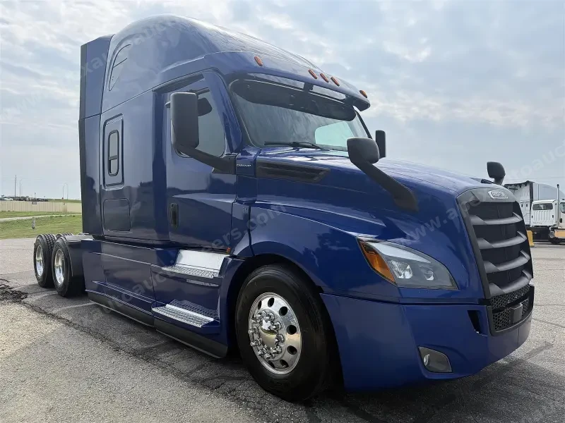 2022 Freightliner Cascadia 126 photo 3