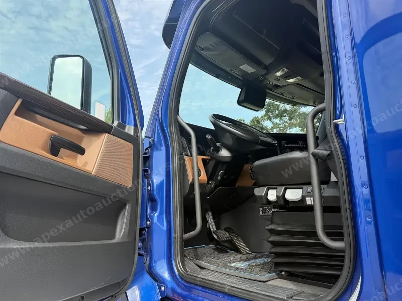 2022 Freightliner Cascadia 126 photo 5