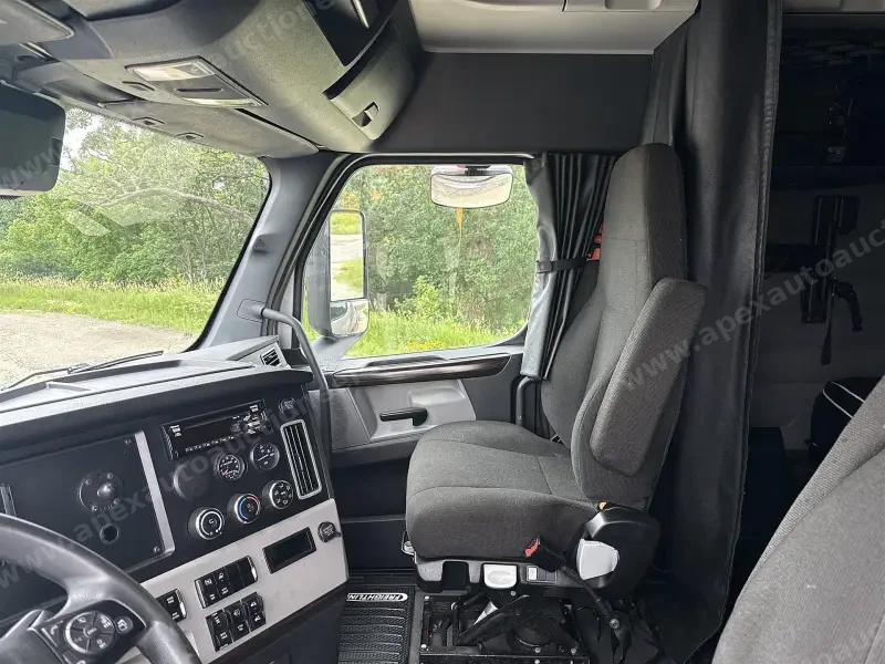 2022 Freightliner Cascadia 126 - Sleeper photo 7
