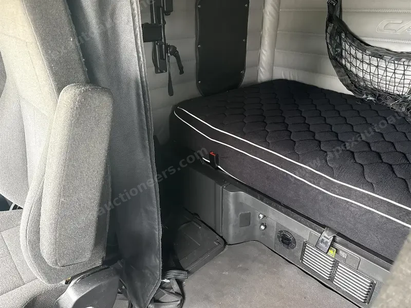 2022 Freightliner Cascadia 126 - Sleeper photo 9