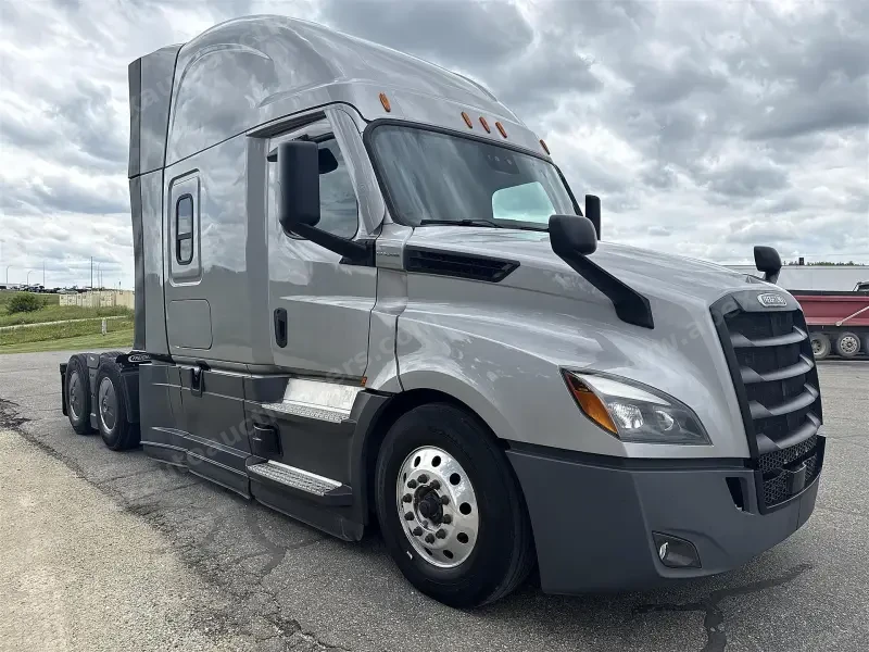 2022 Freightliner Cascadia 126 - Sleeper photo 3