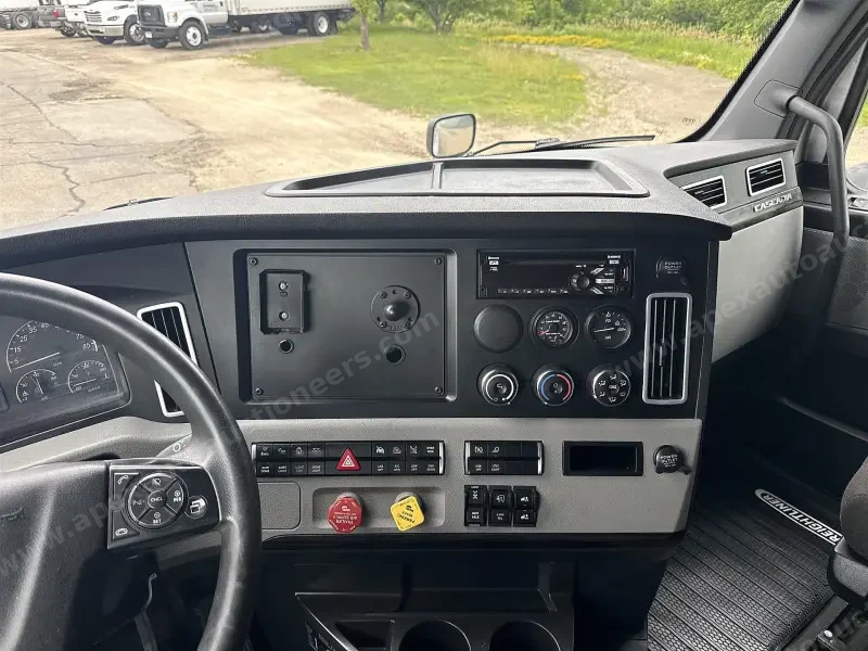 2022 Freightliner Cascadia 126 - Sleeper photo 15