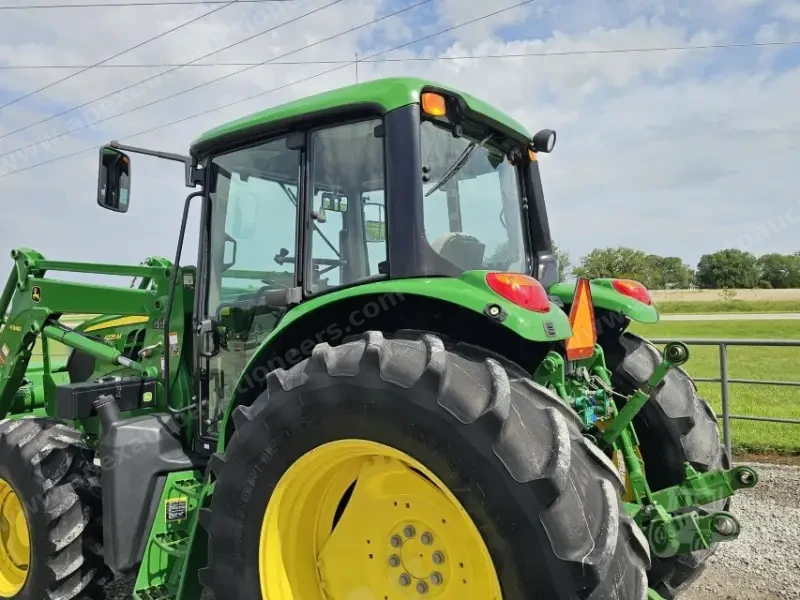 2014 John Deere 6125M photo 16
