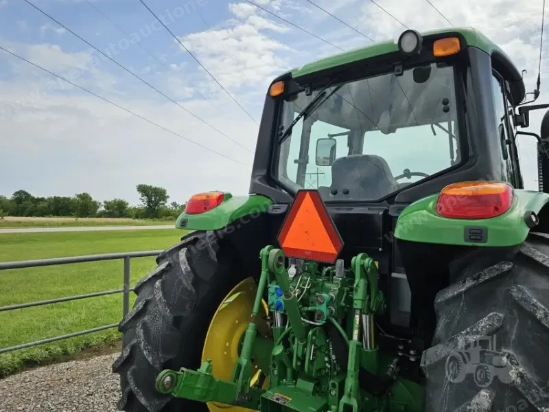 2014 John Deere 6125M photo 10