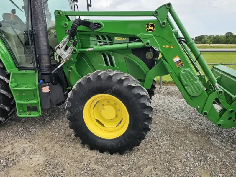 2014 John Deere 6125M photo 39